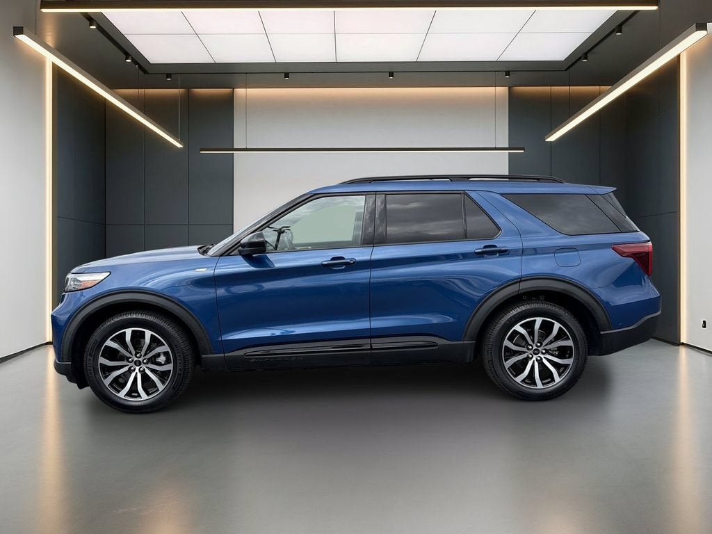 2022 Ford Explorer — side profile view
