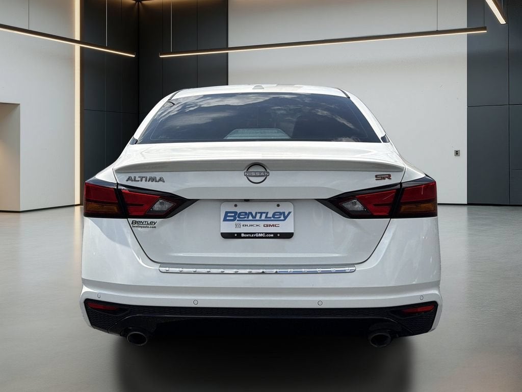 2024 Nissan Altima — detail view
