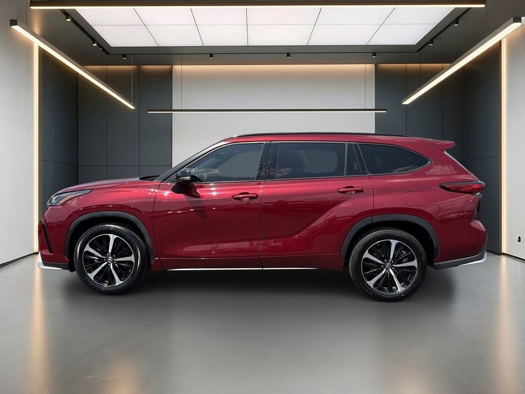 2022 Toyota Highlander — side profile view