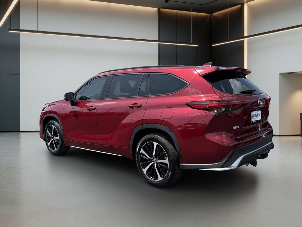 2022 Toyota Highlander — rear three-quarter view